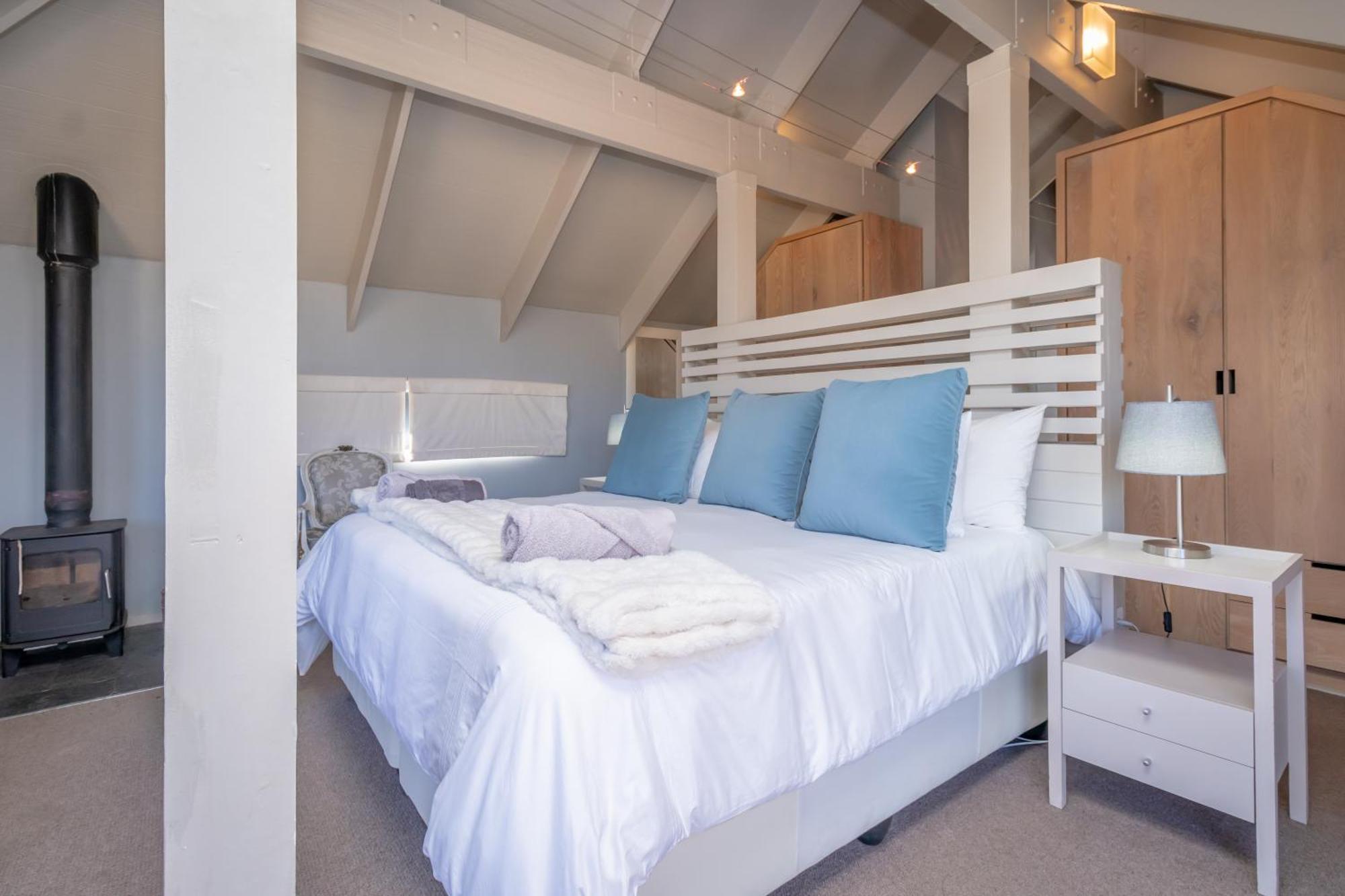 109 Upwood Villa *